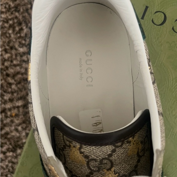 Gucci Beige GG Supreme Sneaker with Red Metallic Heel and Red/Green Web - Picture 3 of 3